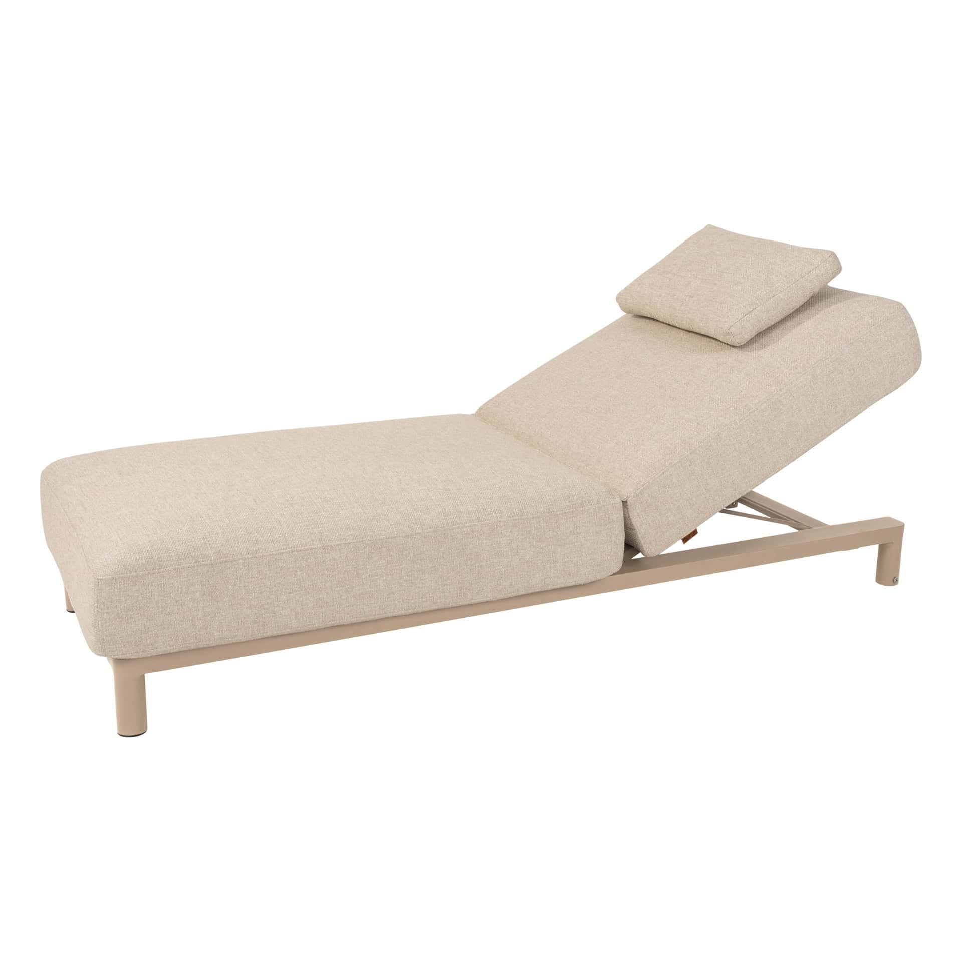 4 Seasons Outdoor Madeira ligbed incl. kussen en hoofdsteun latte met zandkleurig kussen