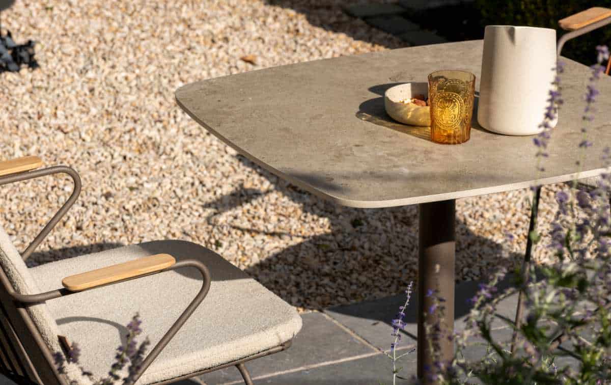 4 Seasons Outdoor Vermont eettafel amber met keramisch travertin tafelblad 75 x 75 cm