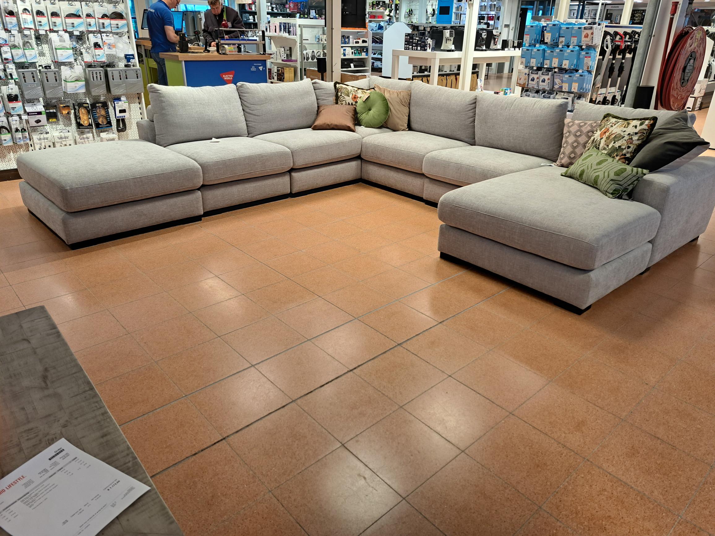 Lifestyle Mira hoekbank kleur Meria 60 light grey