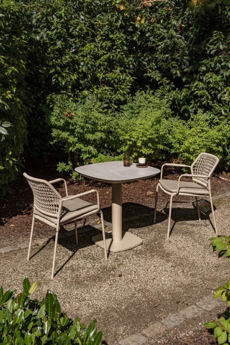 Taste 4SO Manolo eettafel latte met geprint keramiek tafelblad 75 x 75 cm. Latte