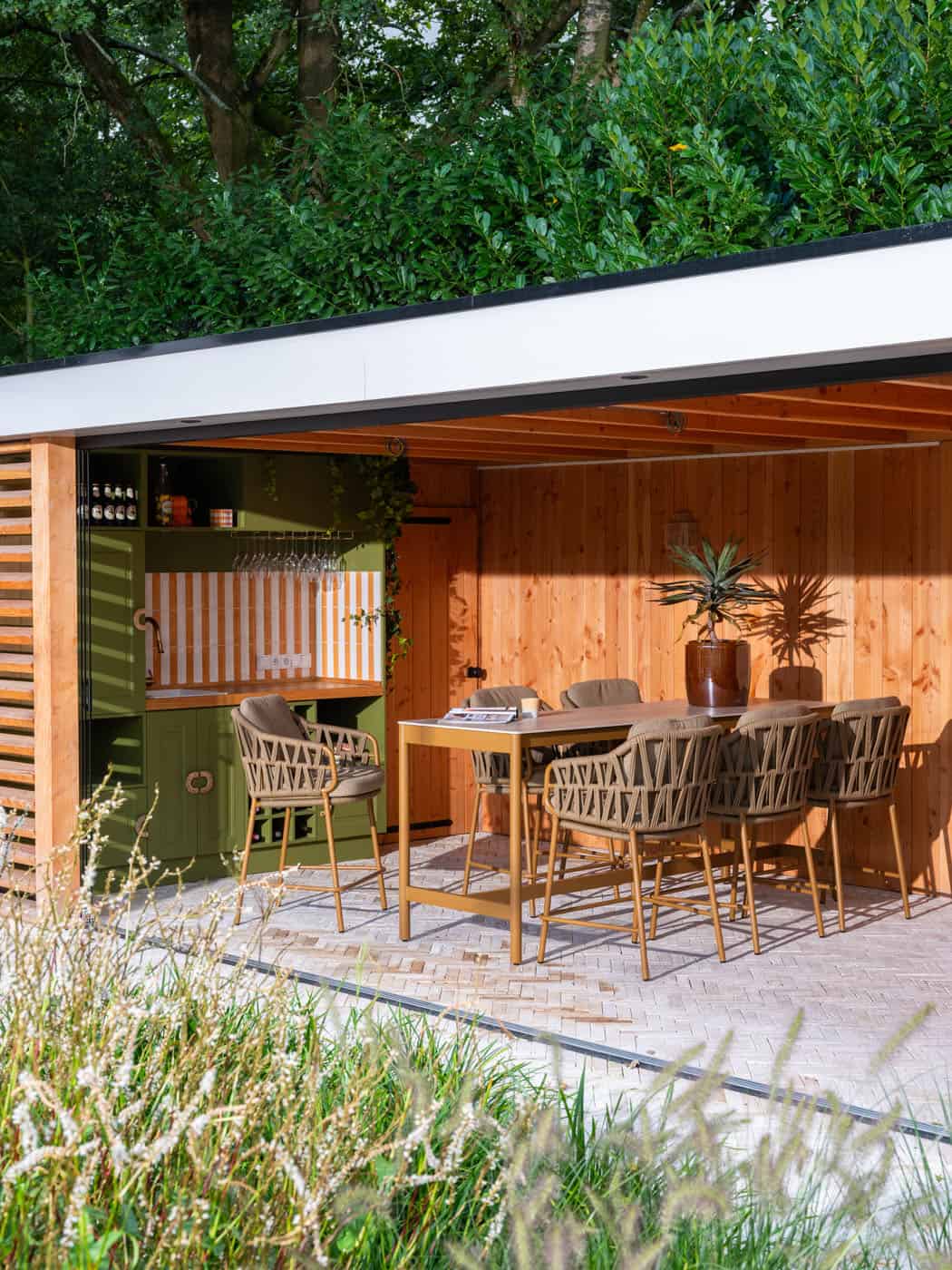 4 Seasons Outdoor Biarritz high dining Amber + Taste 4SO Soho tafel met keramisch blad Amber 220 cm