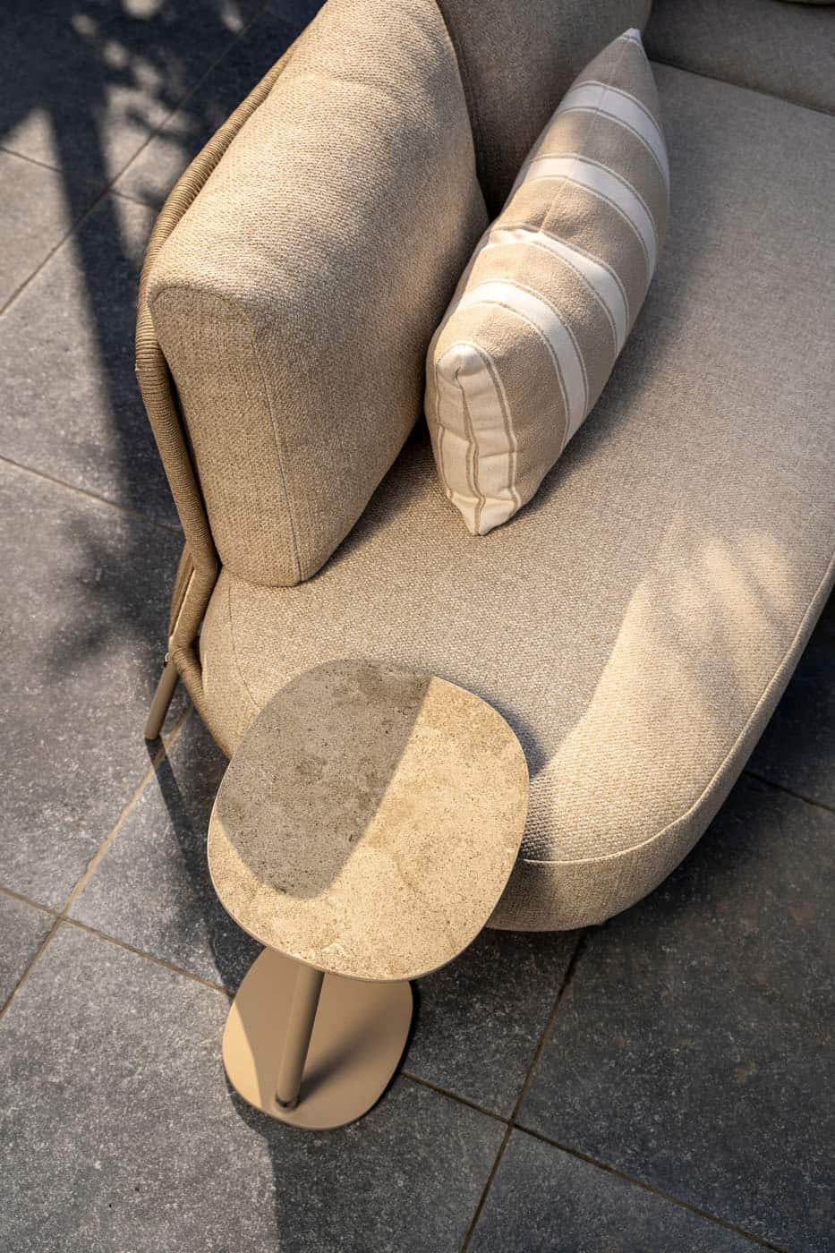 4 Seasons Outdoor Sofie bijzettafel latte met keramisch tafelblad 35 x 30 cm (H 50)