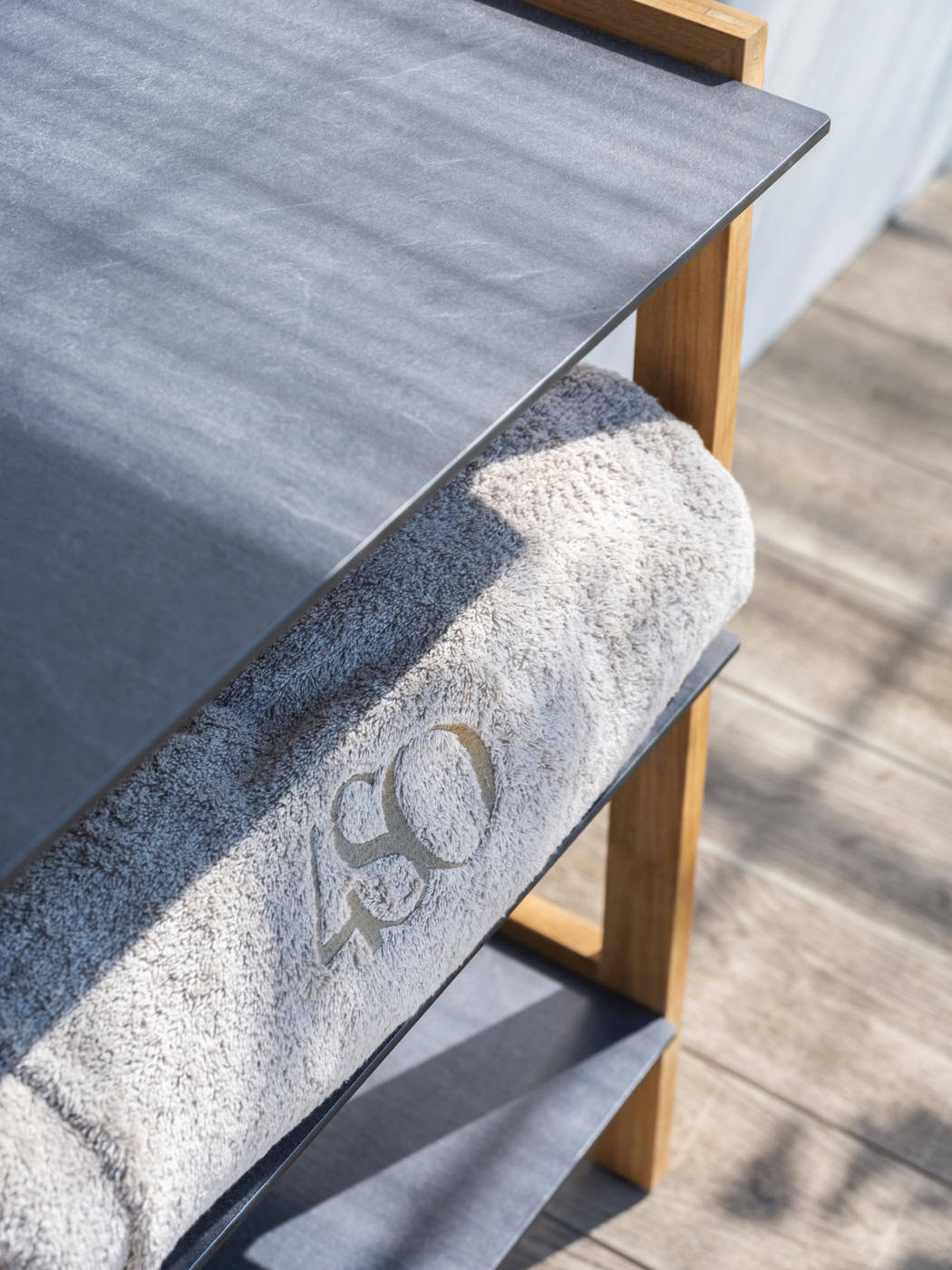 4 Seasons Outdoor Liv teak tuinkast met 3 HPL planken