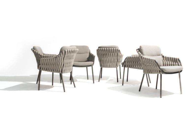 4 Seasons Outdoor Montera dining + Arizona tafel keramisch blad kiezel-vorm