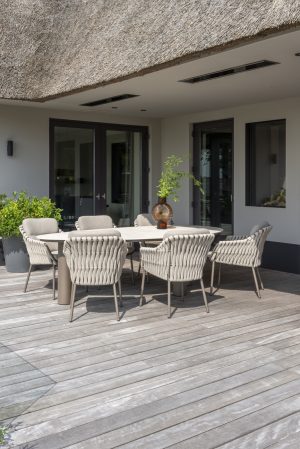 4 Seasons Outdoor Montera dining + Arizona tafel keramisch blad kiezel-vorm