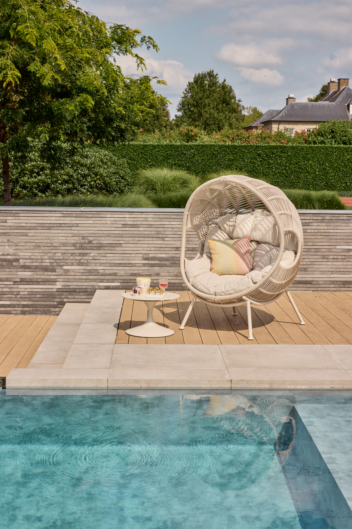 Suns Nuna egg Chair