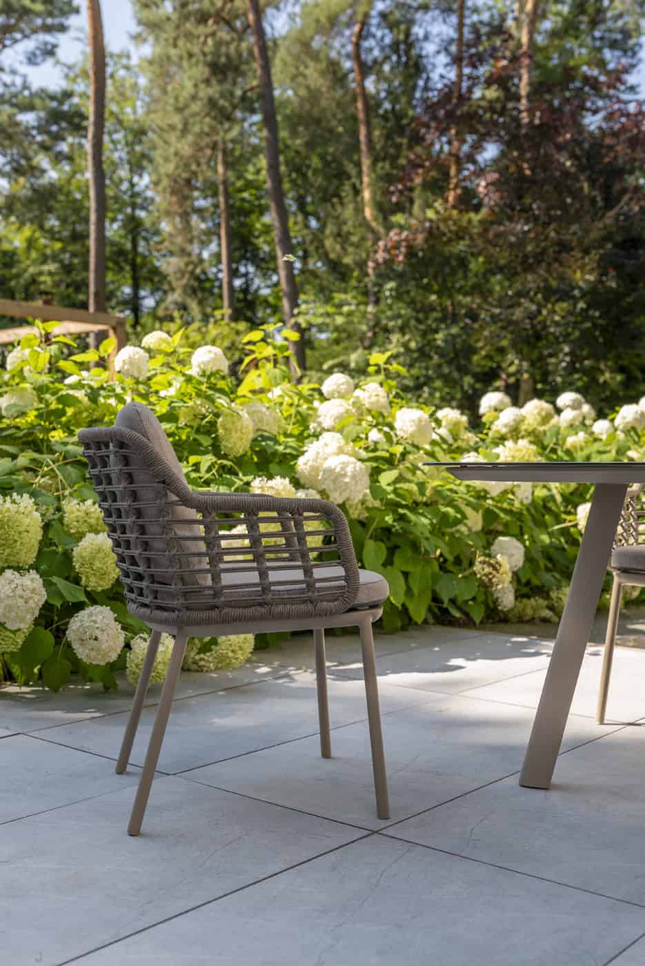 Taste 4SO Puglia dining stoel + Donato tafel latte met geprint keramiek tafelblad 160 Ø cm