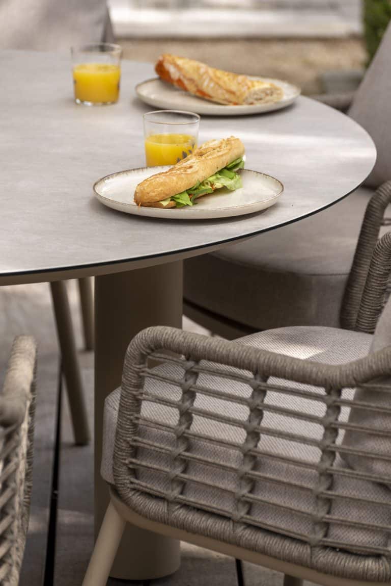 Taste 4SO Donato low dining eettafel 160 cm. Ø latte, met geprint keramiek tafelblad