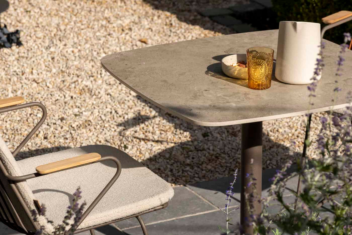 4 Seasons Outdoor Vermont eettafel met keramisch tafelblad, terre 75 x 75 cm.