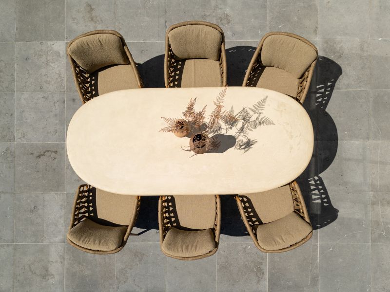 Hoe kies je de ideale ronde tuintafel voor jouw tuin: materiaal, maat en stijl