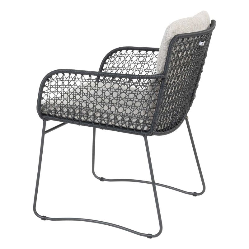 4 Seasons Outdoor Aprilla dining antraciet + Montana tafel barrel keramiek terrazzo 240 x 103 cm