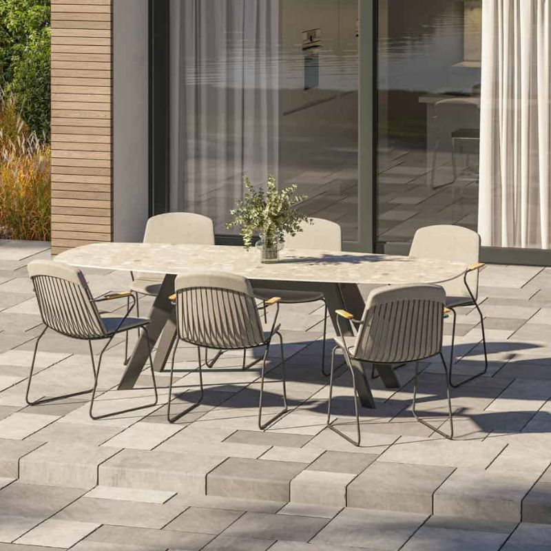 4 Seasons Outdoor Veneto dining antraciet + Montana tafel barrel keramiek terrazzo 240 cm