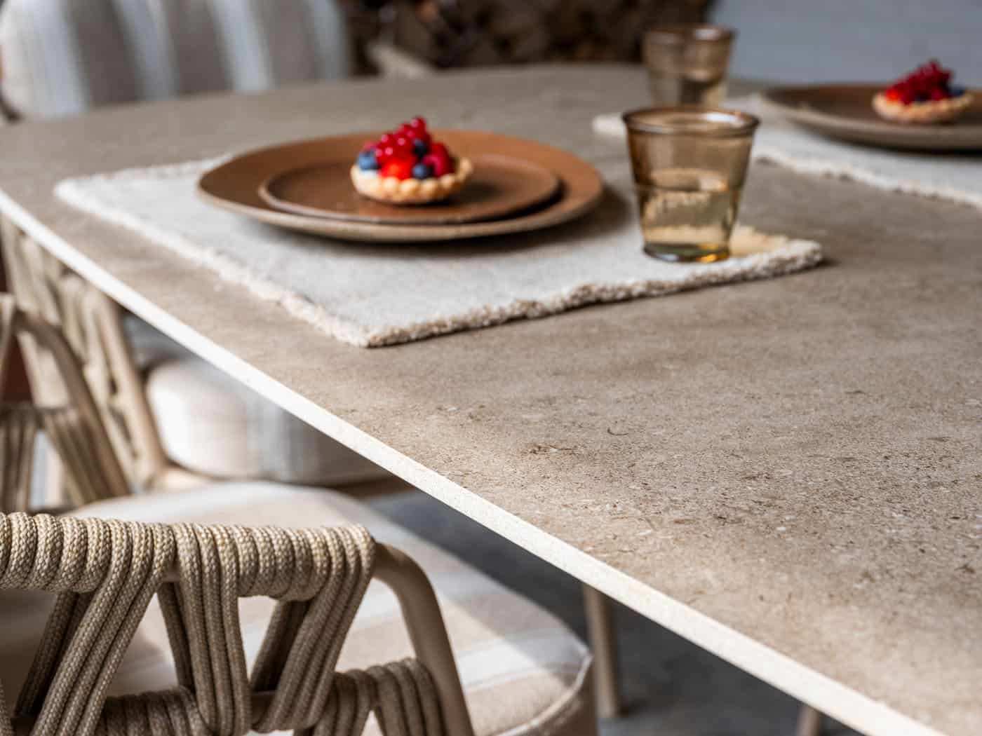 Taste 4SO Prado eettafel keramisch tafelblad barrel latte 300 x 110 cm