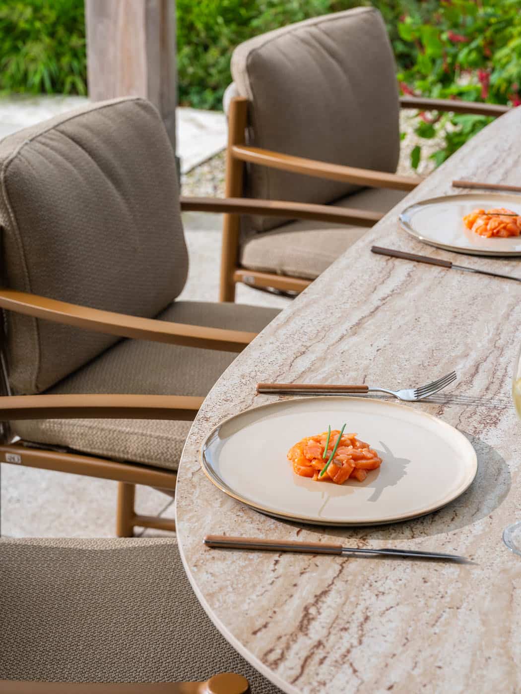 4 Seasons Outdoor Colorado low dining eettafel keramisch travertin blad 160 cm Ø (H69)