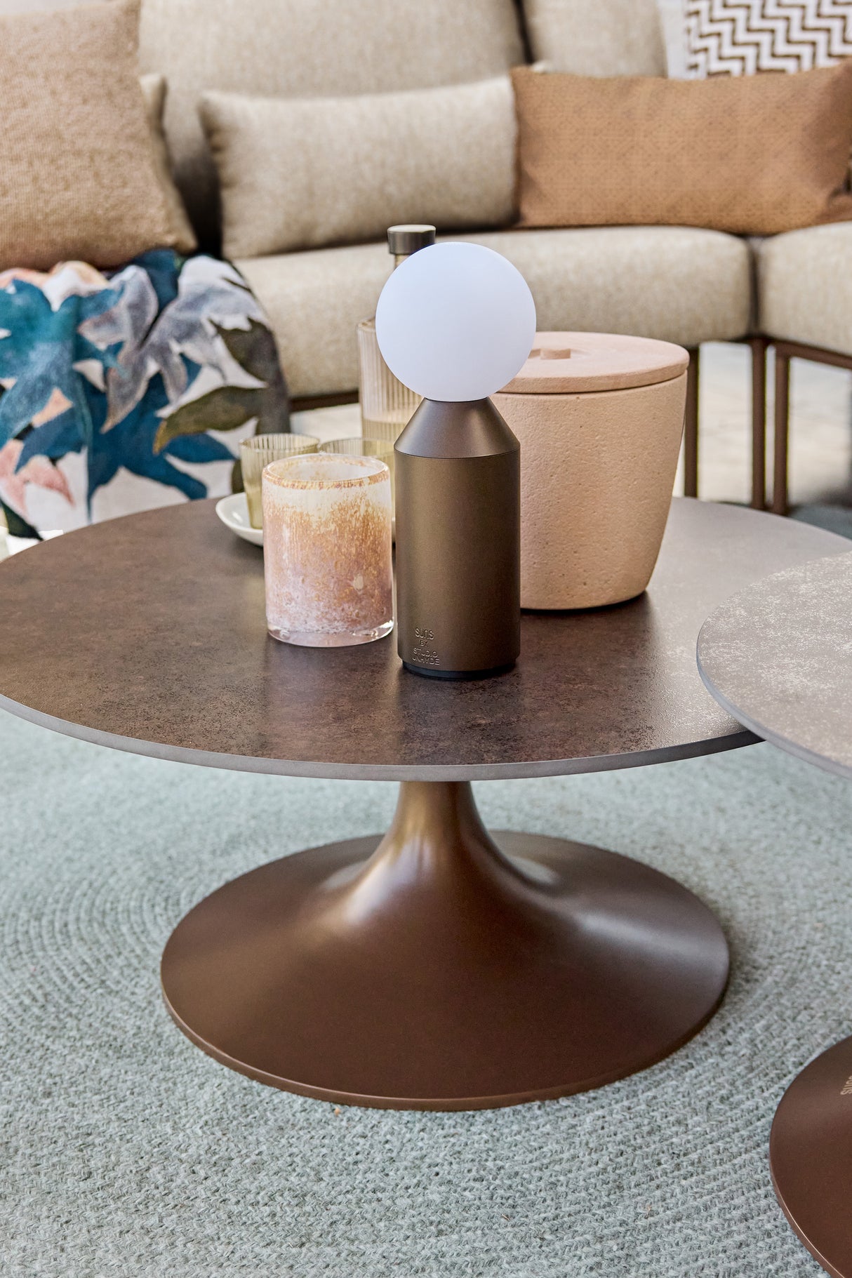 SUNS Fiavè Loungeset Bronze met Nova loungetafels