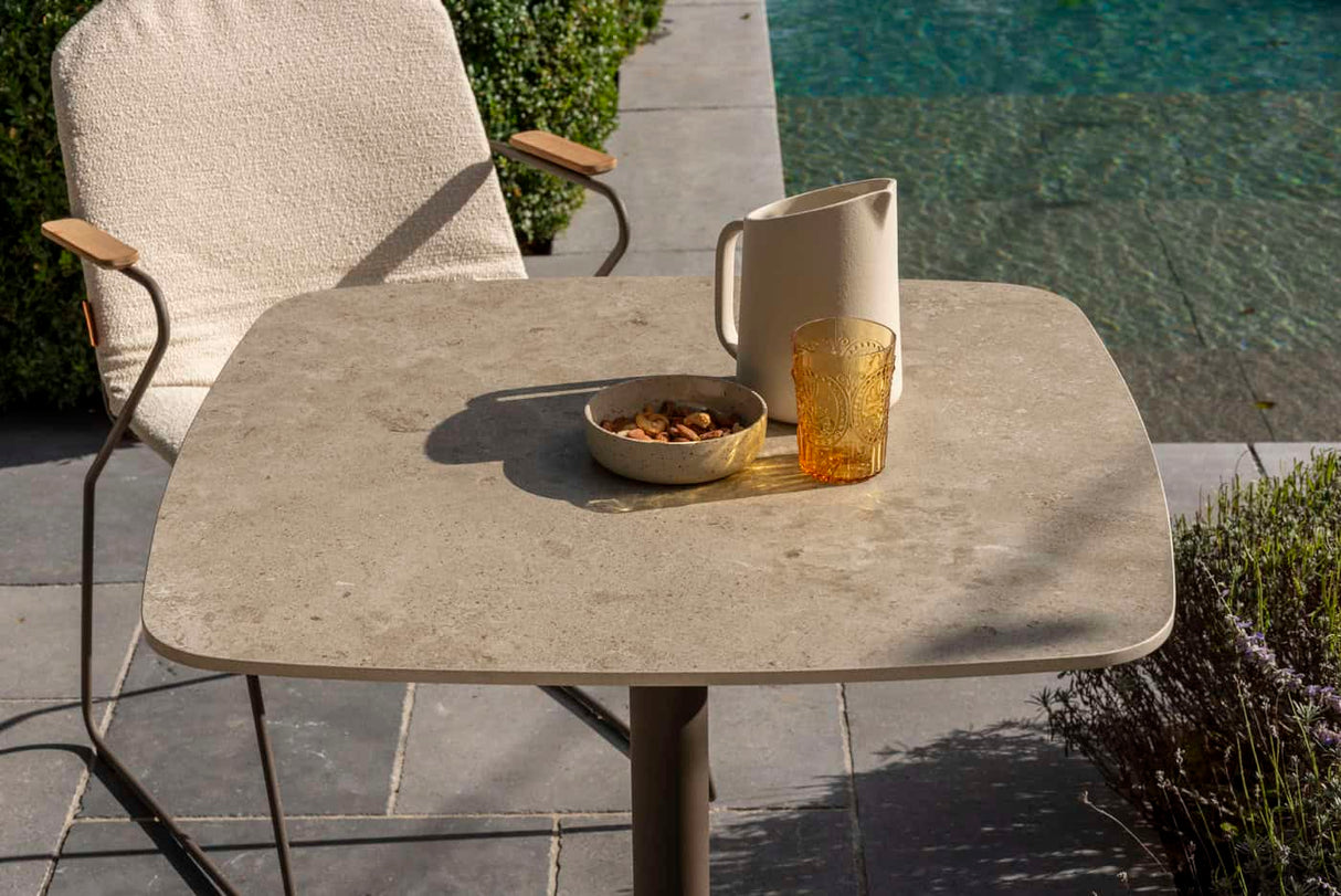 4 Seasons Outdoor Vermont eettafel met keramisch tafelblad, terre 75 x 75 cm.