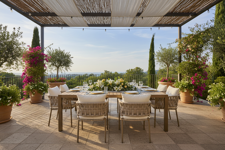 luxe diningset op terras in de zomer